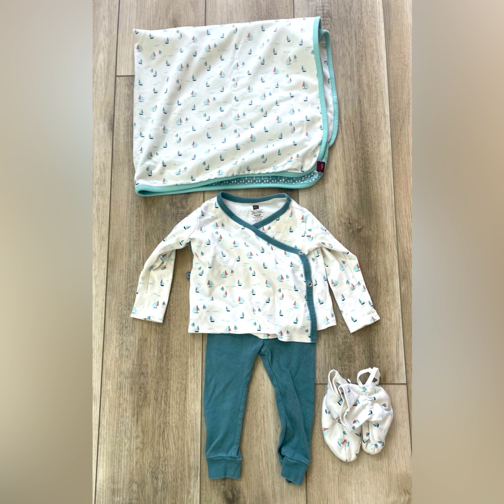 Tea Collection kimono outfit with matching booties and blanket